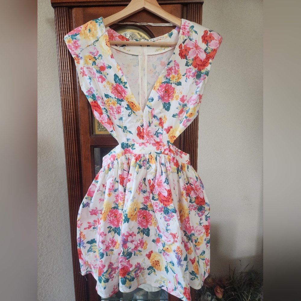 Mustard Seed Floral Cut Out V-Neck Dress Small